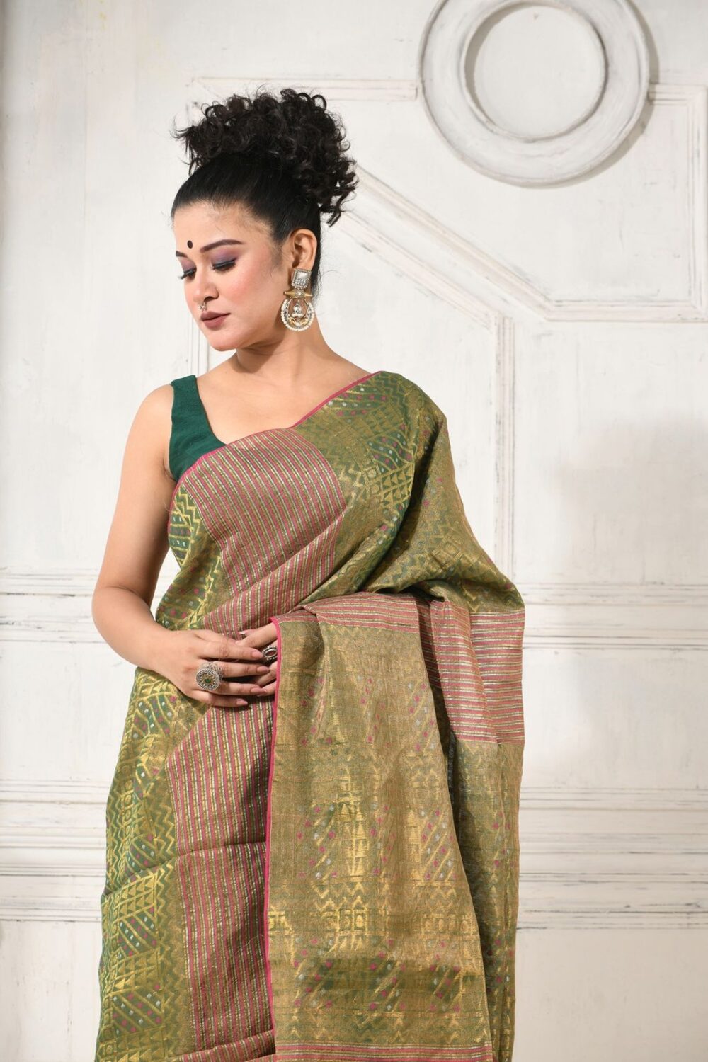 JACQUARDHANDLOOMMETALLICSAREE-KARU26-GREEN-and-GOLD (3)