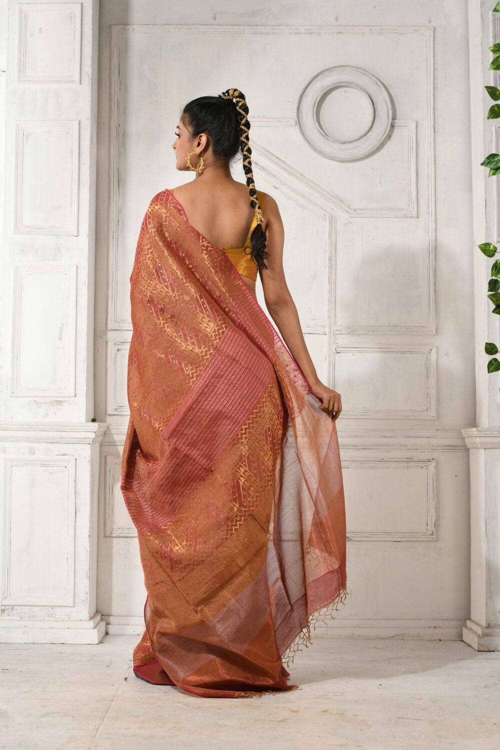 JACQUARDHANLDOOMMETALLICSARE-KARU24-RED-and-GOLD (2)