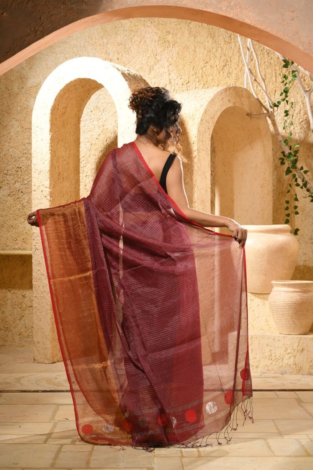 METALLICHANDLOOMSAREE-KARU15-MARROONANDSILVERGOLDZARIBORDER (1)