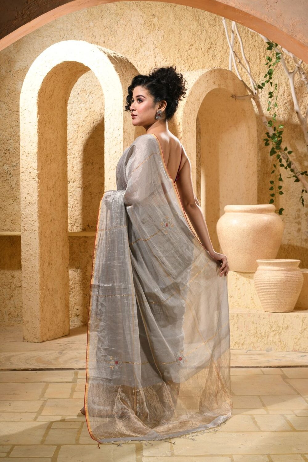 METALLICHANDLOOMSAREE-KARU21-SILVER-WHITE (2)